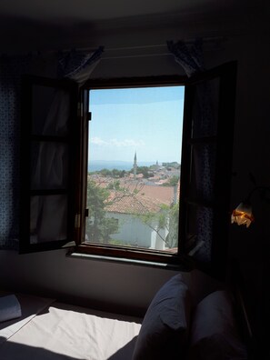 Standard Triple Room | Desk, iron/ironing board, free cribs/infant beds, bed sheets - Bozcaada Boutique (Bozcaada)