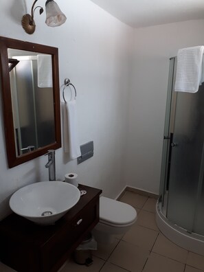 تجهيزات دش، مستلزمات مجانية للعناية الشخصية، مجففات شعر، خف للقدمين