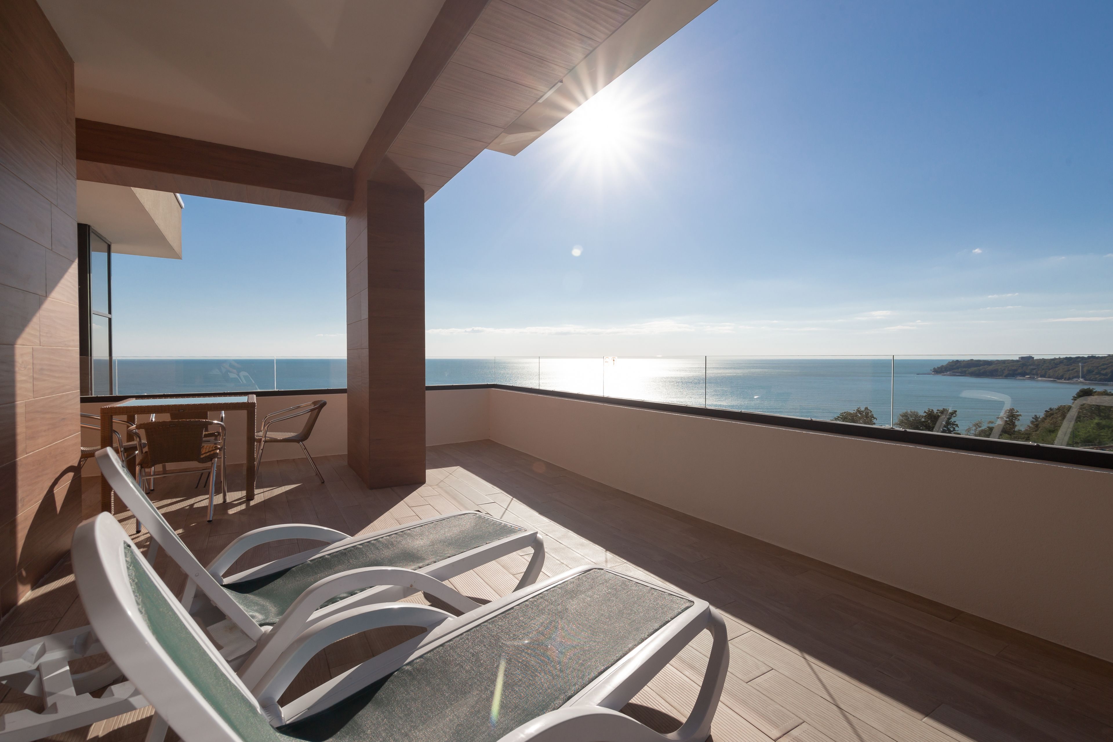 Suite, 1 soverom | Safe på rommet, skrivebord, blendingsgardiner og lydisolert