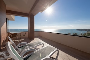 Suite, 1 Bedroom | In-room safe, desk, blackout drapes, soundproofing - LAVICON Hotel Collection (Nebug)