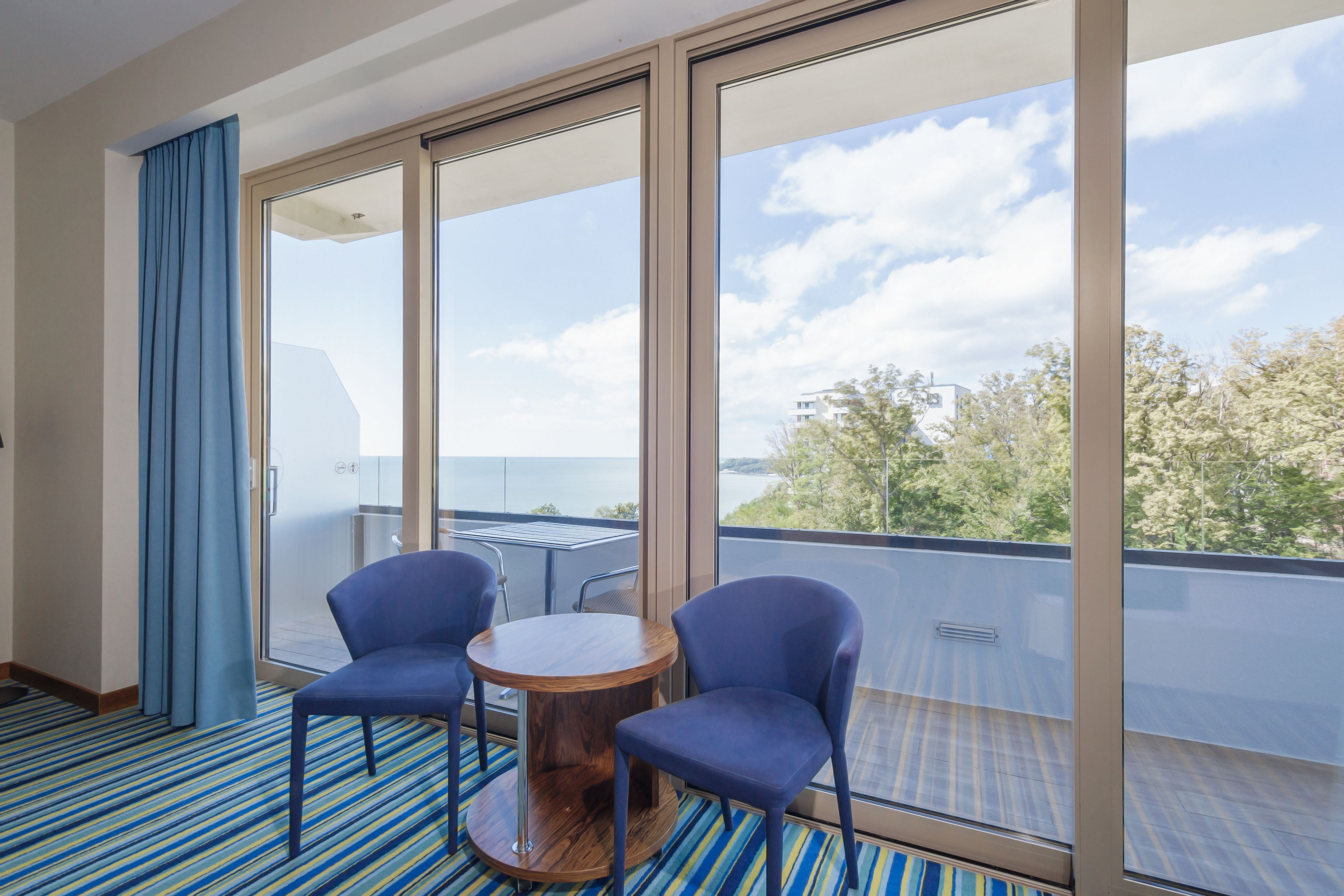 Junior-suite | Pengeskab på værelset, skrivebord, mørklægningsgardiner, lydisolering