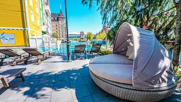 Outdoor pool, pool loungers