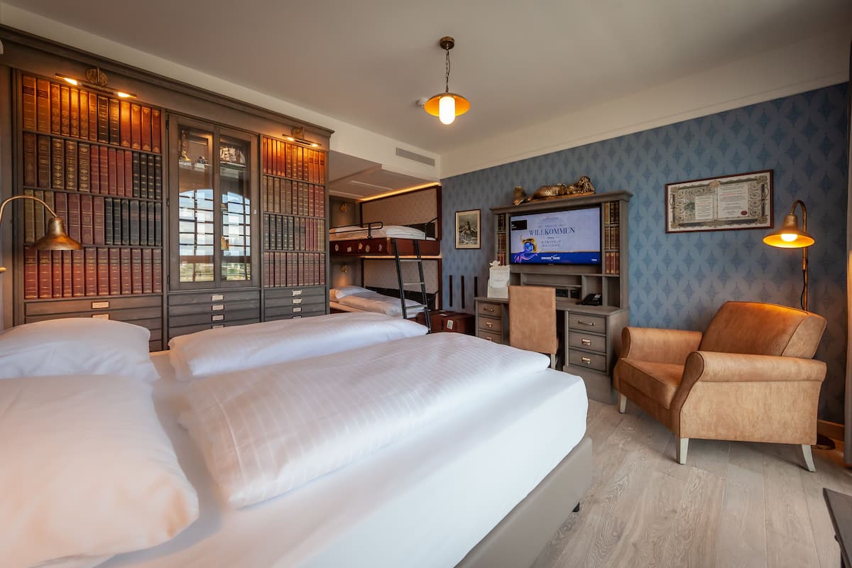 hotel room d | in-room safe, desk, free wifi, bed sheets