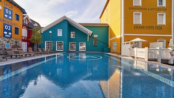 Outdoor pool, sun loungers