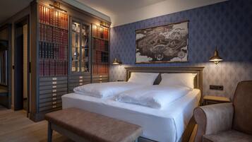 Zimmersafe, Schreibtisch, kostenloses WLAN, BettwÀsche