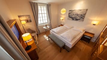 Hotel Room A | In-room safe, desk, free WiFi, bed sheets