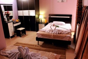 ダブルまたはツインルーム | 1 室のベッドルーム、デスク、アイロン / アイロン台、WiFi (無料)