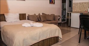 ファミリー ルーム | 1 室のベッドルーム、デスク、アイロン / アイロン台、WiFi (無料)