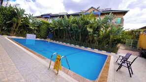 Outdoor pool, free pool cabanas, pool umbrellas