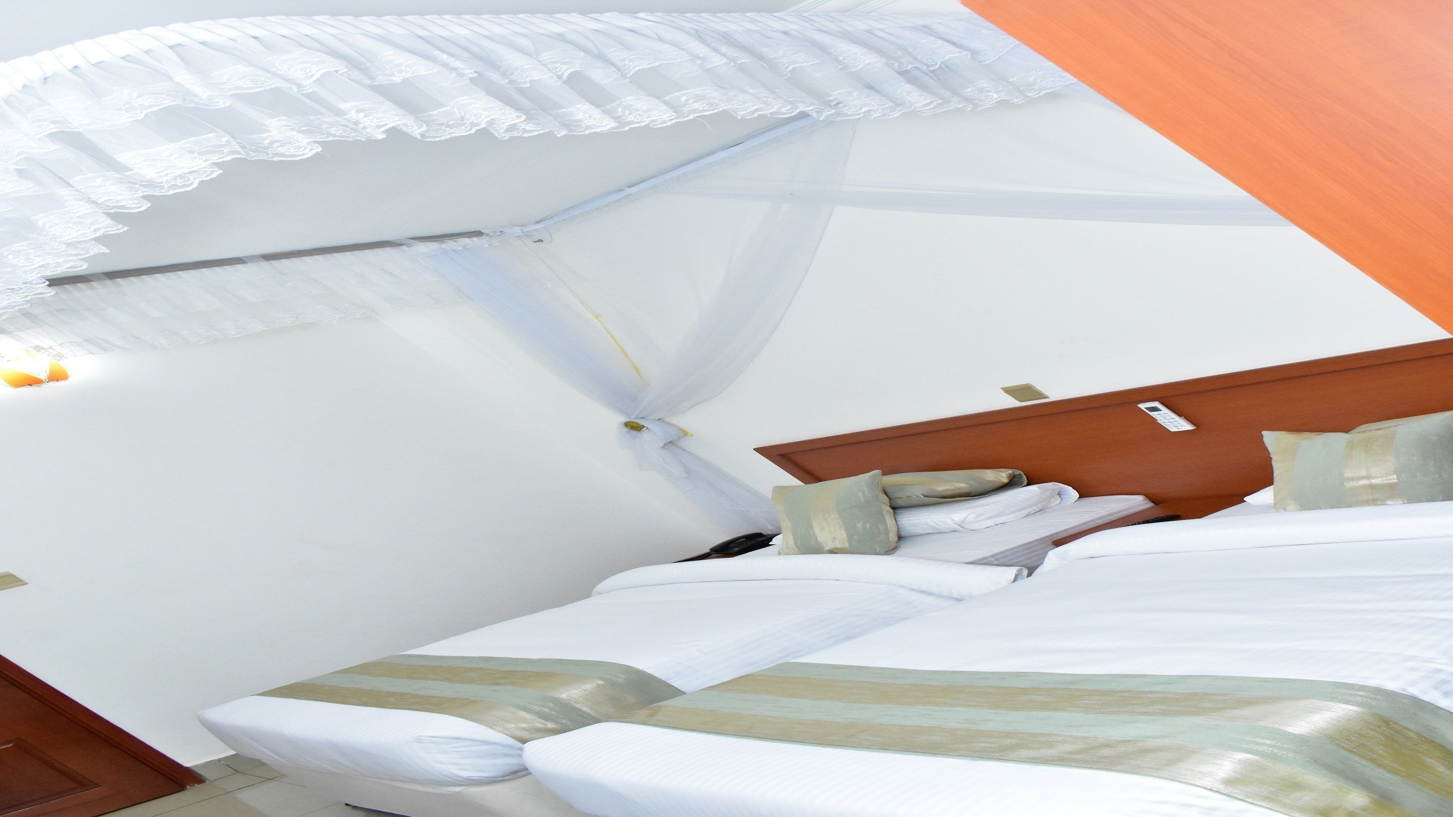 standard twin room, 2 bedrooms, sauna, city view | living room | flat-screen tv