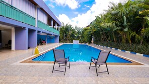 Außenpool, Cabañas (kostenlos), Sonnenschirme