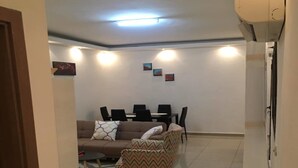Unclassified image, 2 of 10, button - Parker Place (Abidjan)