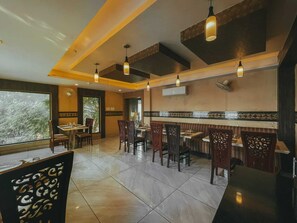 Restaurant - Hotel SLE Residency (Varanasi)