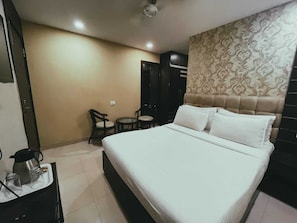 Deluxe Double or Twin Room | In-room safe, desk, soundproofing, iron/ironing board - Hotel SLE Residency (Varanasi)