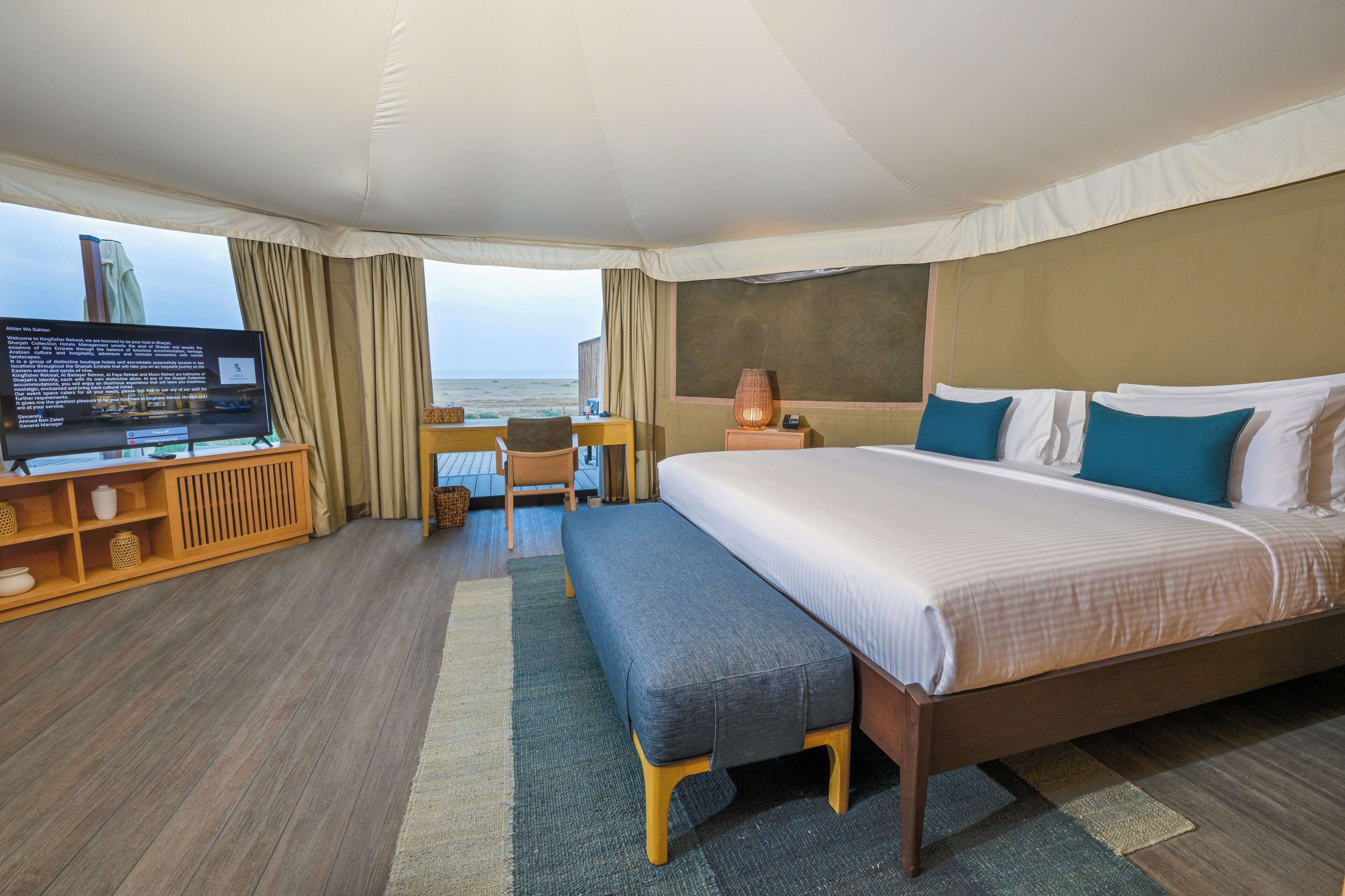 尊荣帐篷房 | 迷你吧、客房内保险箱、办公桌、熨斗/熨衣板