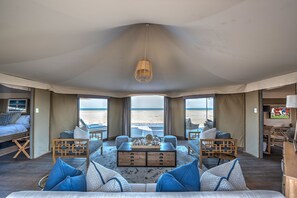 50-inch LED TV with satellite channels, TV - Kingfisher Retreat by Sharjah Collection (Kalba)