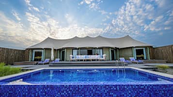 Minibar, Zimmersafe, Schreibtisch, Bügeleisen/Bügelbrett