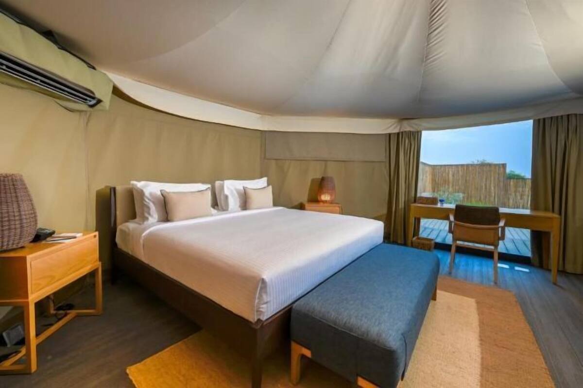 2 bedrooms, minibar, in-room safe, desk