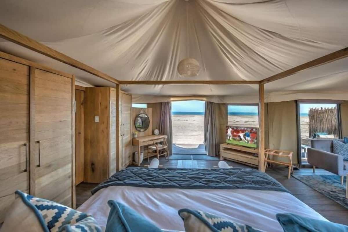 2 bedrooms, minibar, in-room safe, desk