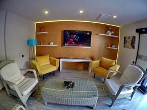 Lobby sitting area - Saatli Hotel (Cesme)