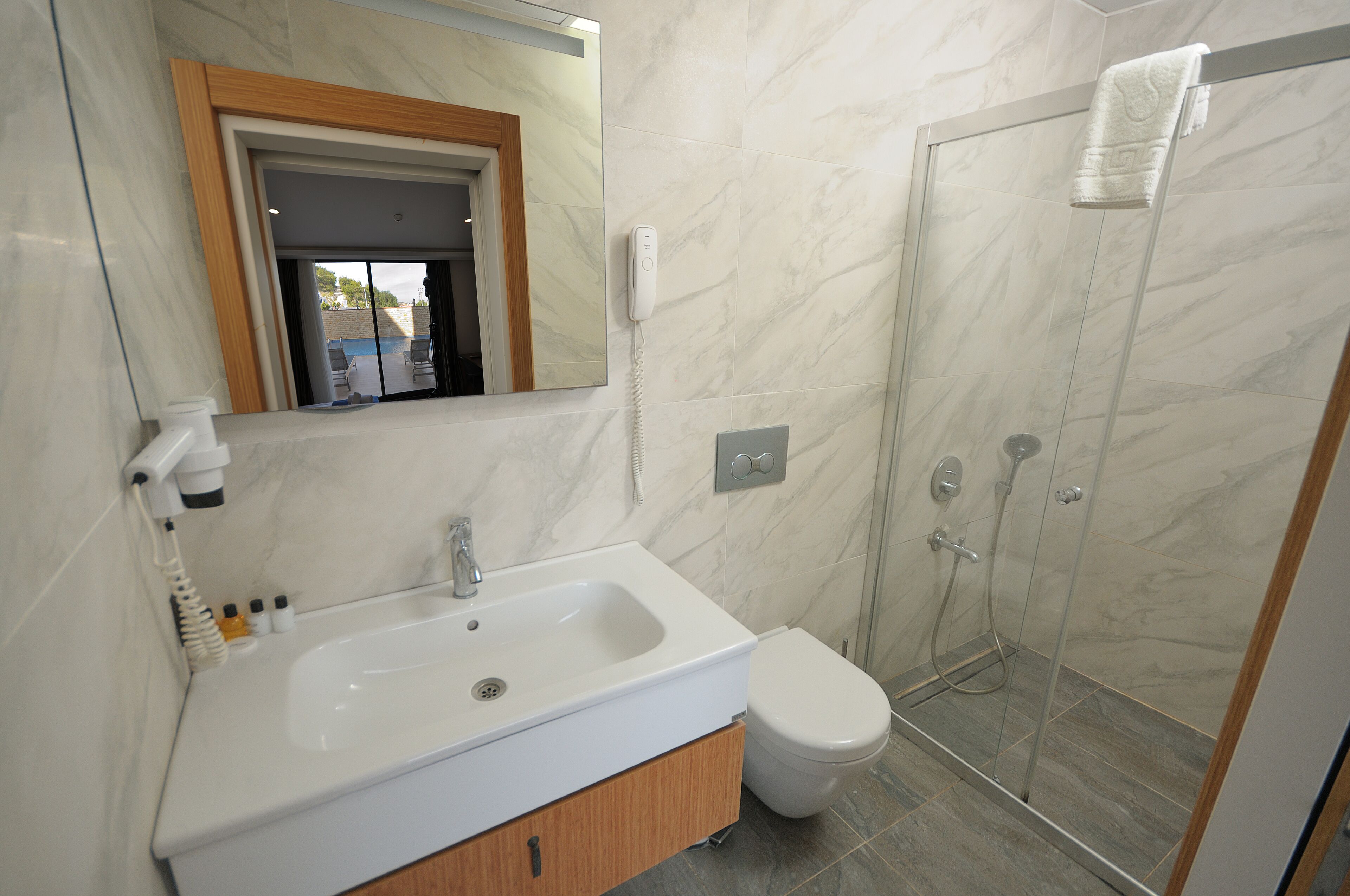 economy room, 1 double or 2 single beds, ground floor | minibar, in-room safe, soundproofing, free wifi