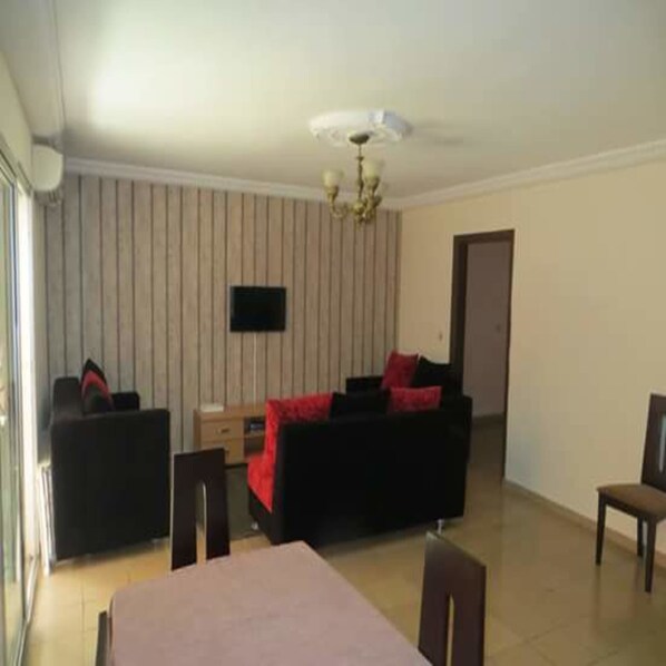 Comfort appartement, 1 slaapkamer, uitzicht op de stad | Woonkamer | Flatscreentelevisie