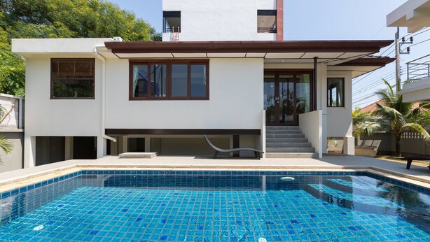 A modern two-story house with a swimming pool. - Lemon House (Rawai)