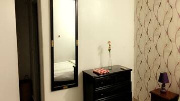 Apartamento conforto, 1 quarto | 1 quarto, cortinas blackout, camas extras/dobráveis (sobretaxa)