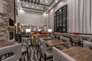 Free daily buffet breakfast - Staybridge Suites Anchorage by IHG (Anchorage)