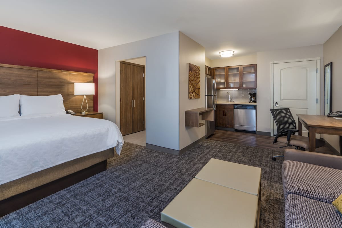 1 bedroom, premium bedding, pillow-top beds, desk