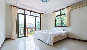 Basic House | 3 bedrooms, blackout curtains, free WiFi - Baan Neramit Hill (Kathu)