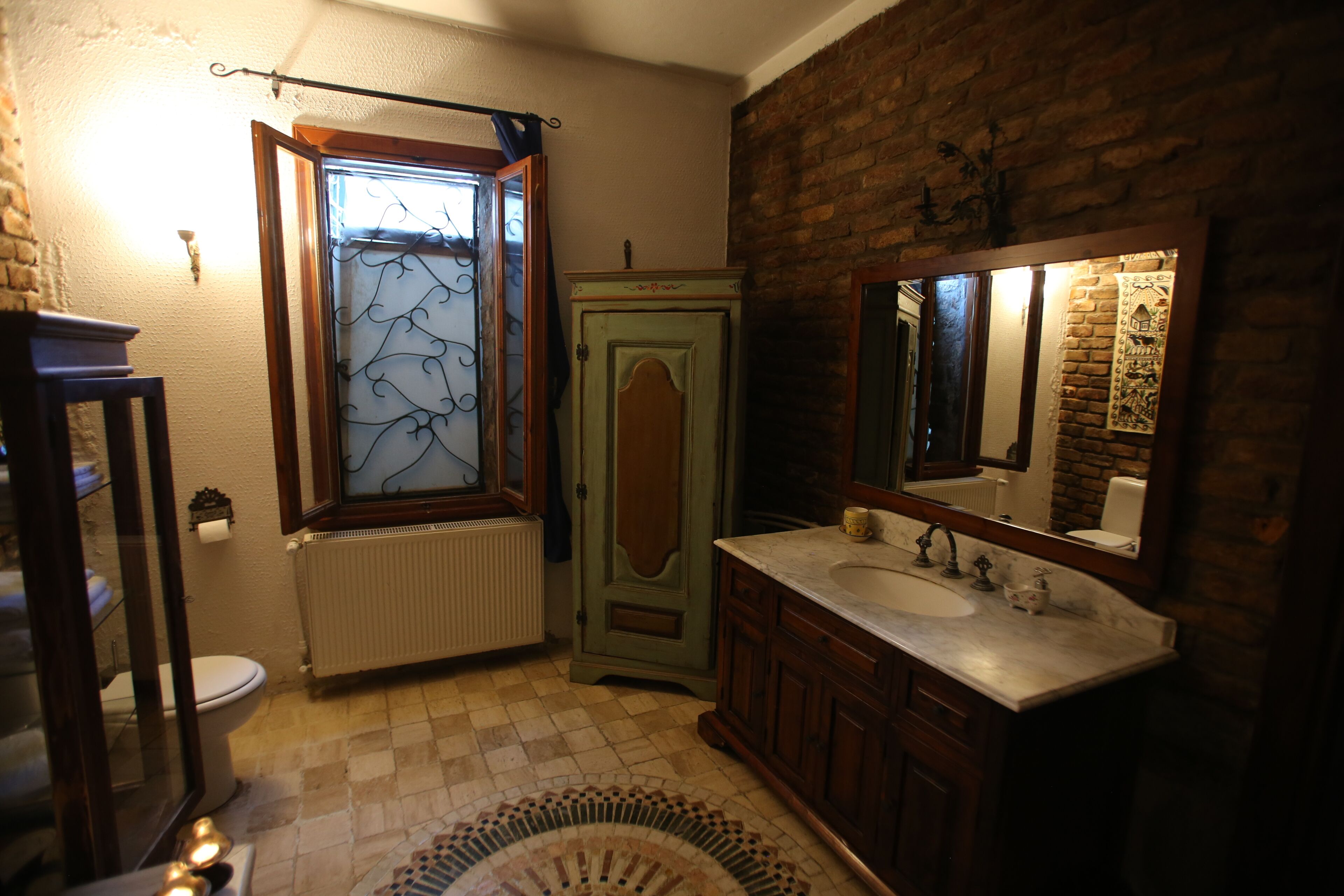 deluxe double room, bathtub | bathroom | free toiletries, hair dryer, slippers, towels