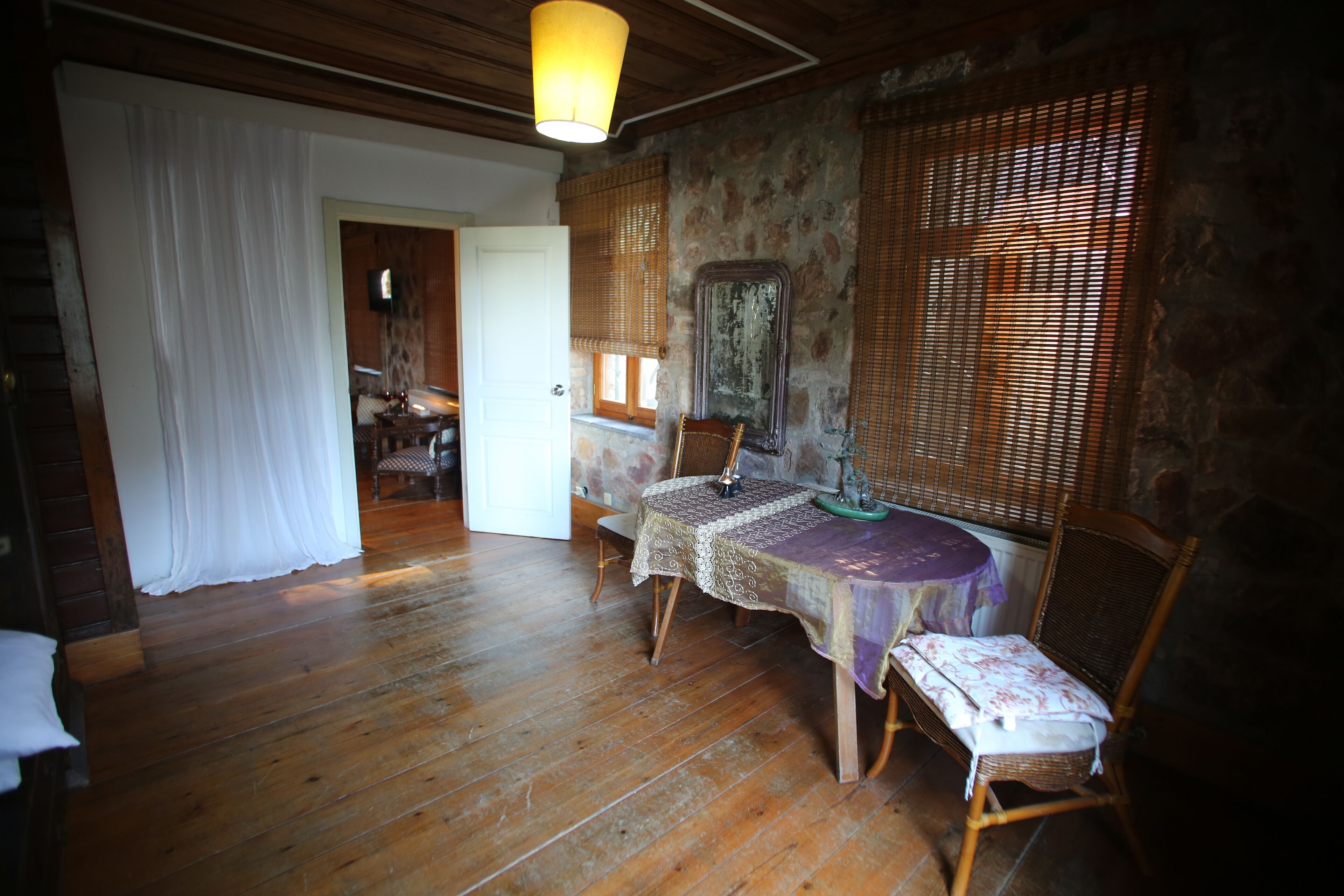 honeymoon suite | living area