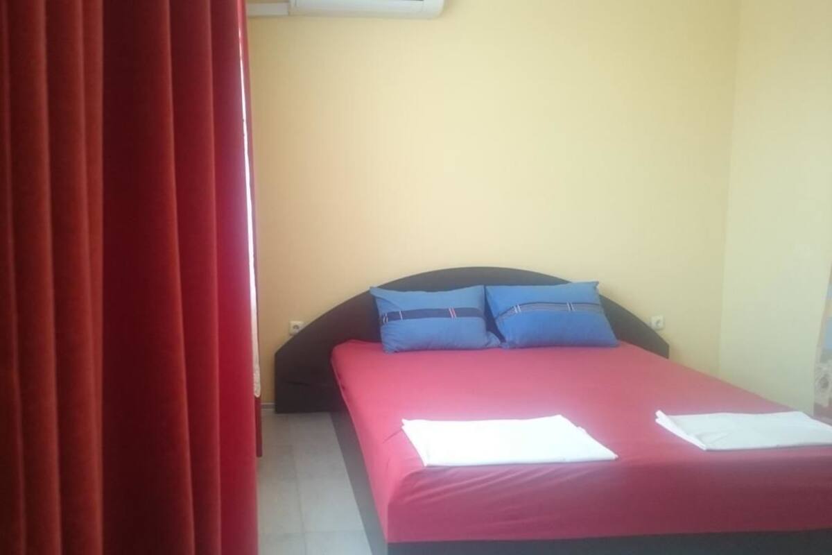 Desk, iron/ironing board, free cots/infant beds, rollaway beds