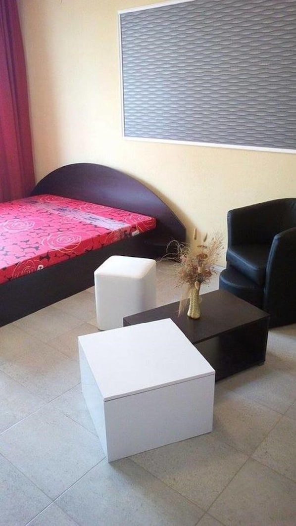Desk, iron/ironing board, free cots/infant beds, rollaway beds