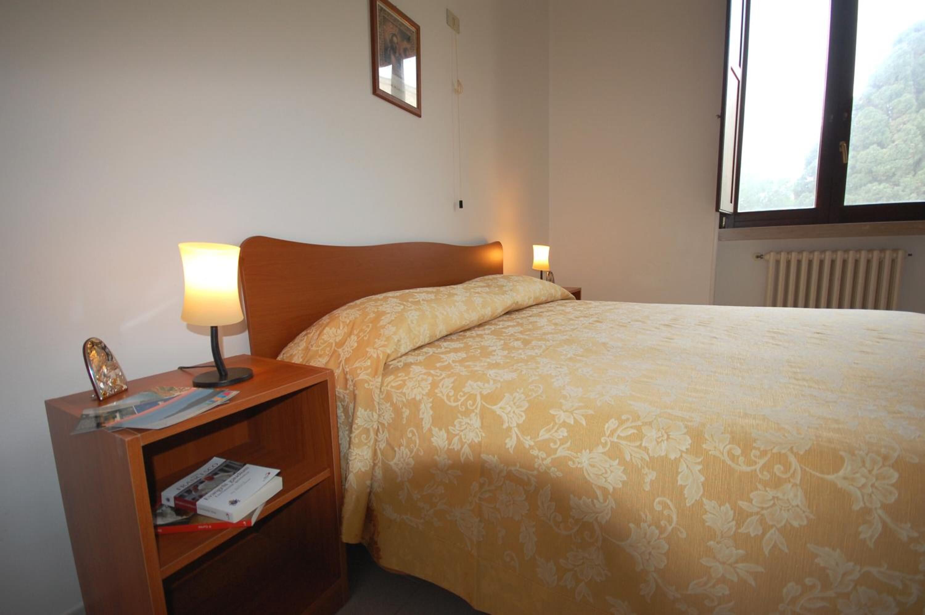 cots/infant beds, free wifi