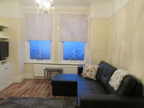 Apartment, 1 Bedroom | Living room | Flat-screen TV, Netflix