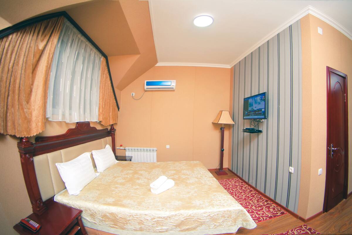 Economy Double Room | 1 bedroom, premium bedding, desk, iron/ironing board