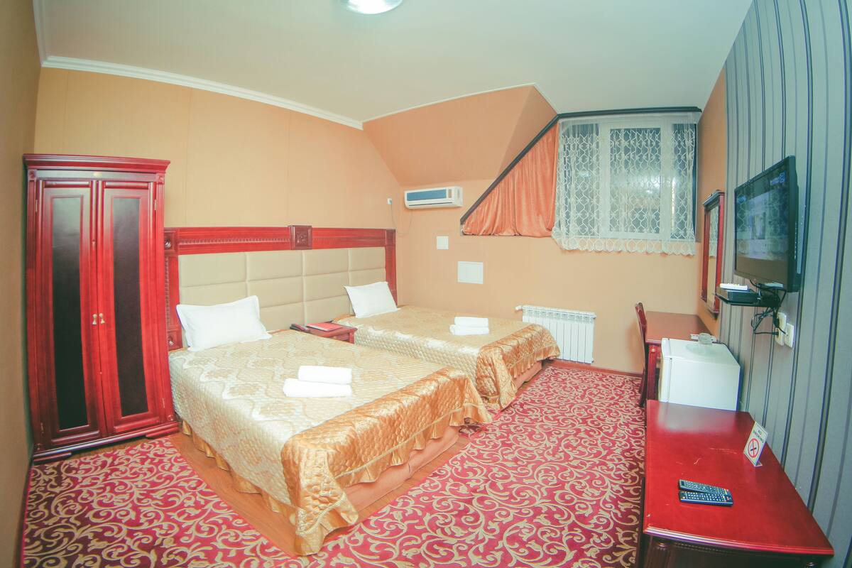 Economy Twin Room | 1 bedroom, premium bedding, desk, iron/ironing board
