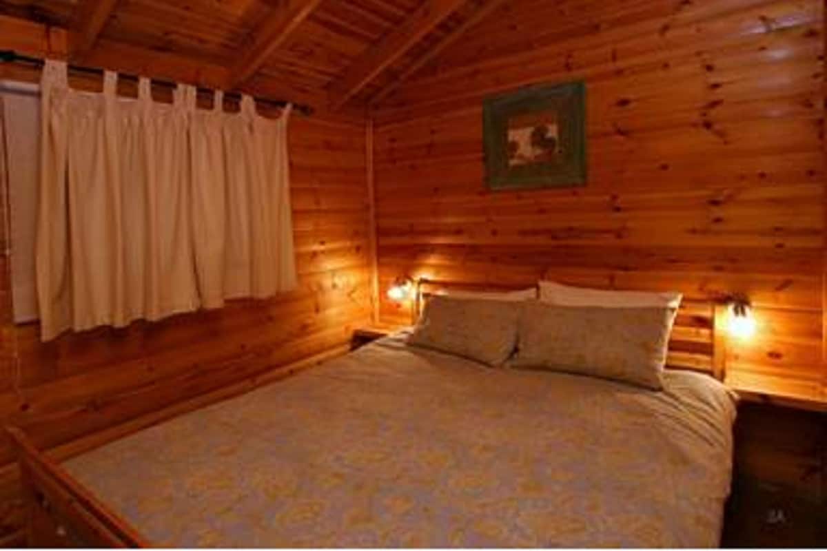 Cabaña familiar | Internet por cable gratuito y ropa de cama