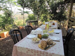 Outdoor dining - Aviv Bakerem (Mevoot HaHermon)