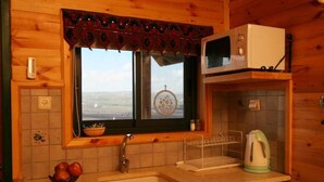 Classic Cabin | Private kitchen | Coffee/tea maker, fridge, microwave, stovetop - Aviv Bakerem (Mevoot HaHermon)
