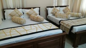 1 bedroom, premium bedding, in-room safe, desk