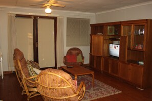 Interior - Uvongo log home (Margate)