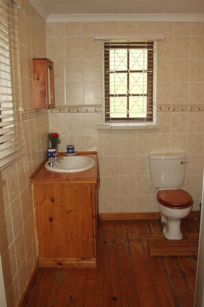 Exclusive House, 3 Bedrooms, Garden Area | Bathroom