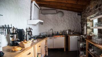 فطور أوروبي مجانًا يوميًا