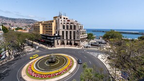 A roundabout with a central fountain, surrounded by a flower bed.