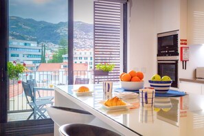 Dining - Parkside Marina Vista by LovelyStay (Funchal)
