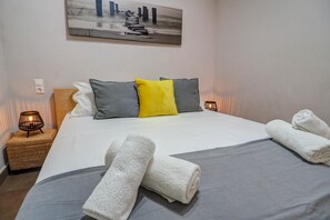 2 slaapkamers, een strijkplank/strijkijzer, gratis wifi, beddengoed