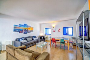 TV - Sanctuary Penthouse by Hello Homes Sitges (Sitges)